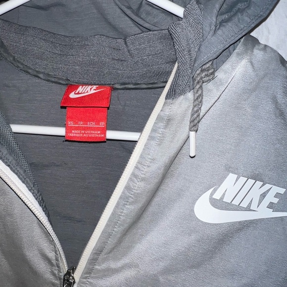 Nike Jacket - Picture 3 of 5